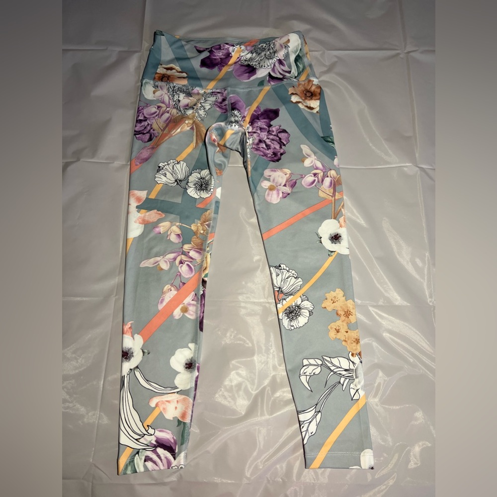 Super cute floral leggings